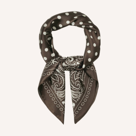 Broccato Sjaal – Bruin gedragen