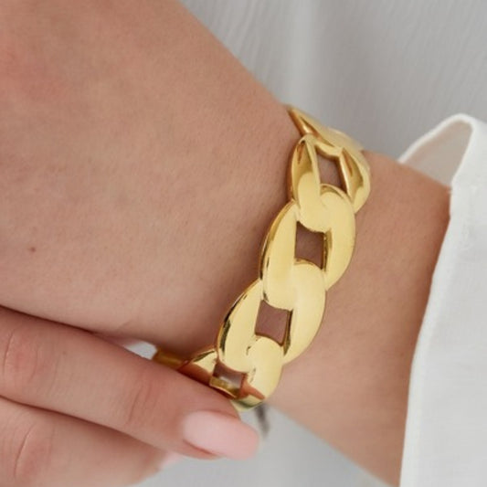 Maglia Armband gedragen