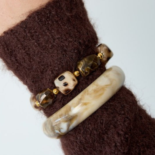 Moka Armband gedragen