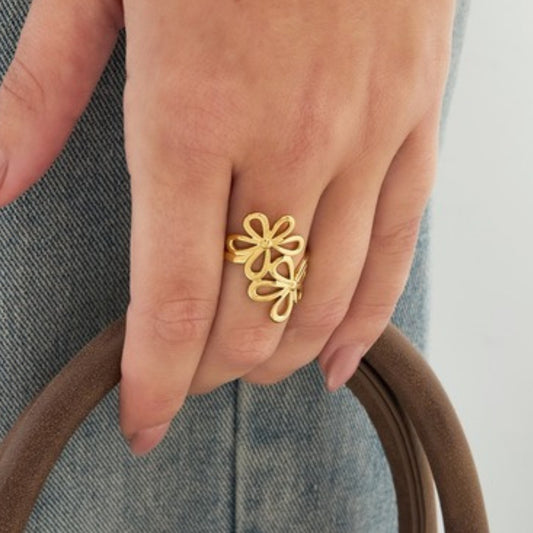 Beatrice Ring gedragen