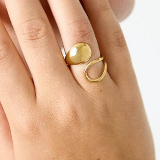 Fantasia Ring gedragen