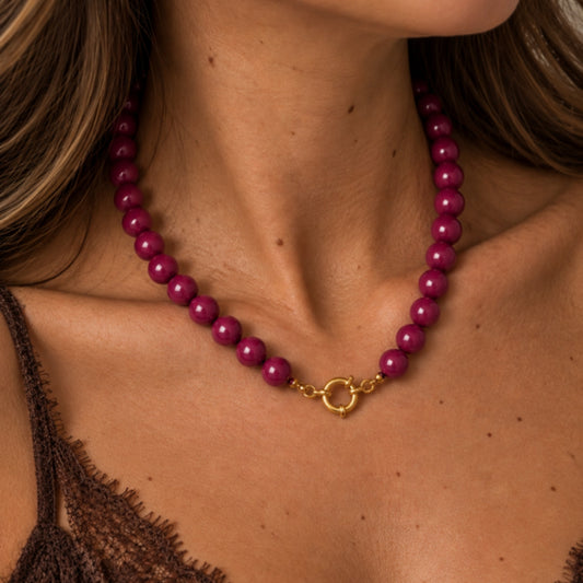 Amora Ketting – Fuchsia – gedragen