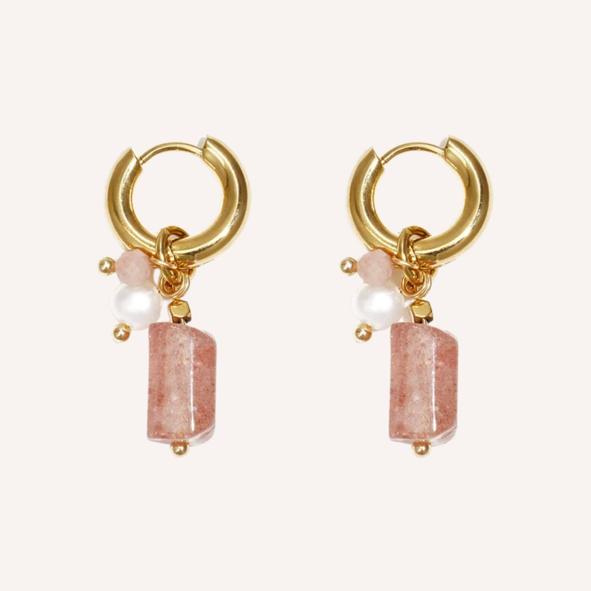 Cristallo Oorbellen, goudkleurige oorringen met roze kristallen bedeltjes
