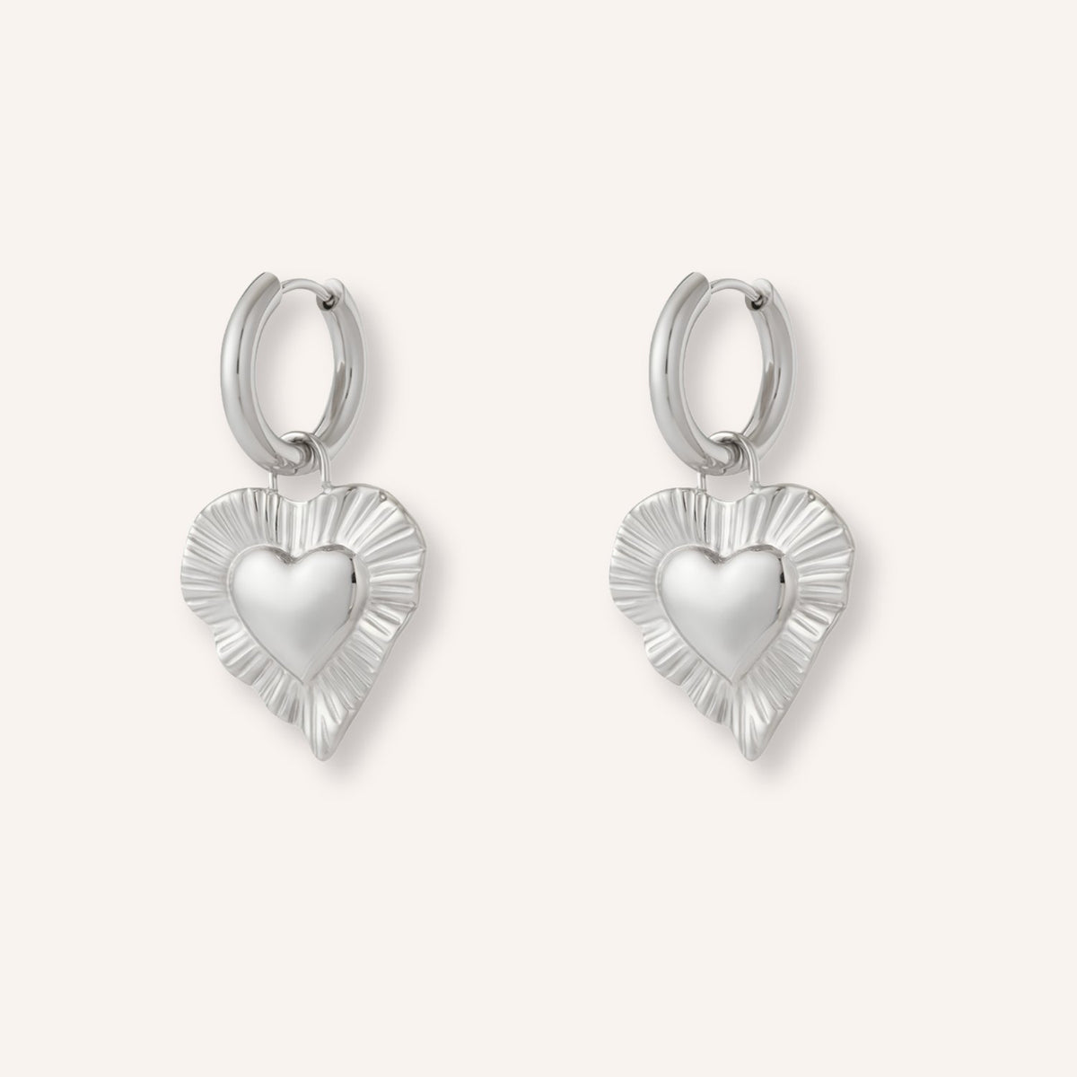 Ginestra Oorbellen in zilver, zilverkleurige oorbellen in hartvorm