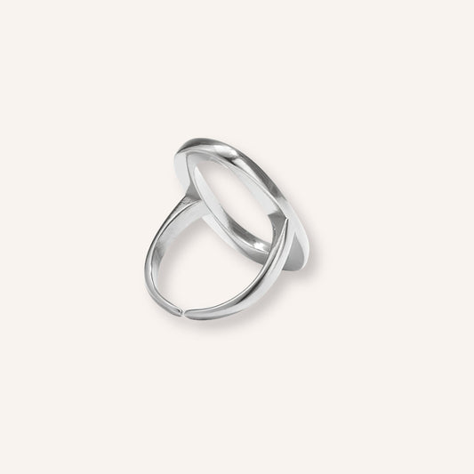 Grazia Ring in zilver, minimalistische zilverkleurige ring in ovale vorm