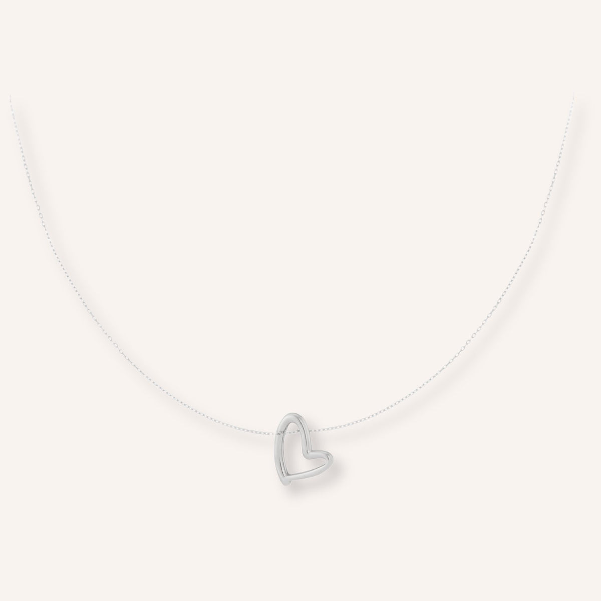 Lucca Ketting in zilver, korte zilverkleurige ketting met mini hartje