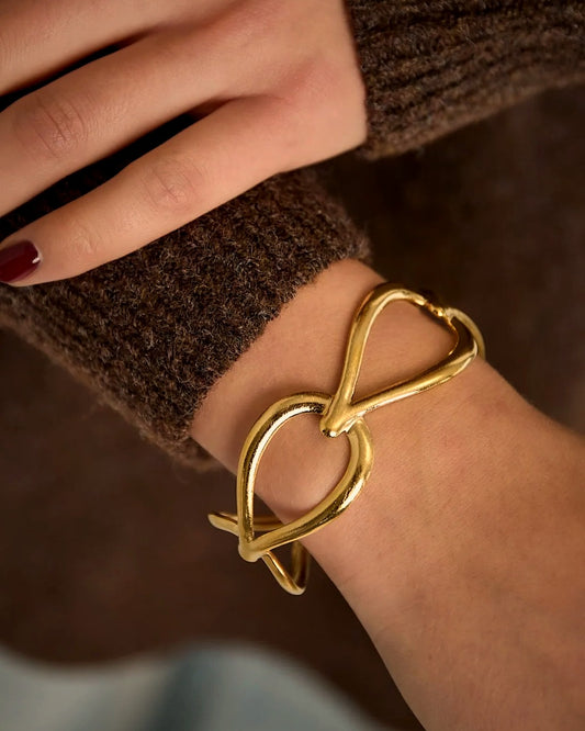 Rugiada Armband gedragen, goudkleurige statement armband