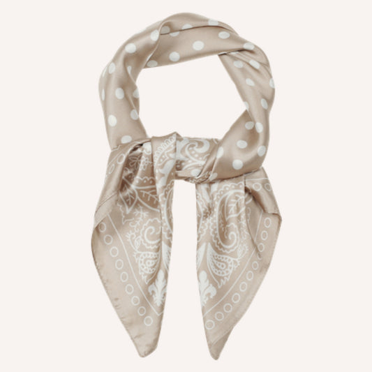 Broccato Sjaal – Khaki gedragen