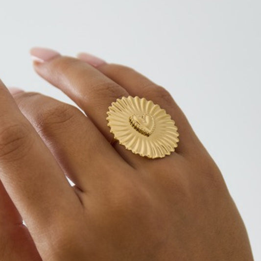 Lucia Ring gedragen