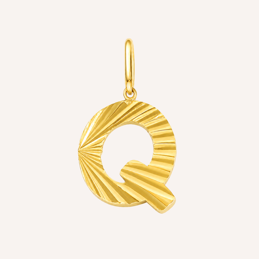 Letter Q Raggiante Charm
