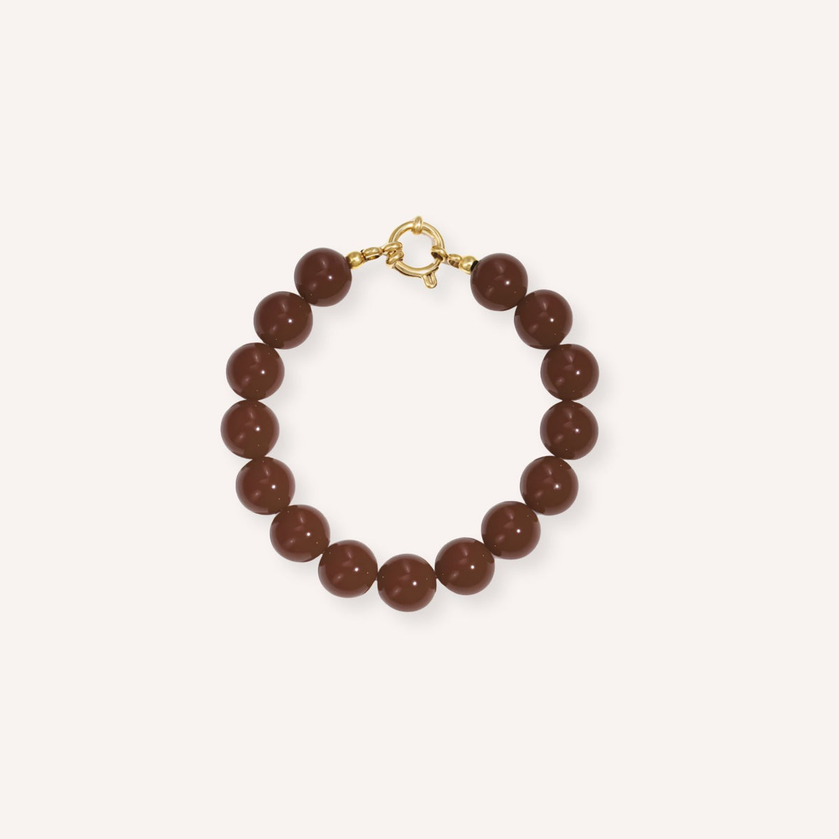Amora Armband – Bruin, kralenarmband met goudkleurige ringsluiting