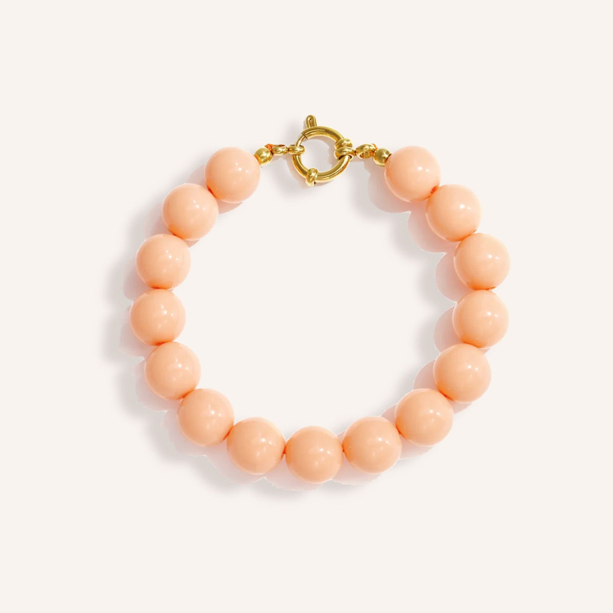 Amora Armband – Lichtoranje, kralenarmband met goudkleurige ringsluiting
