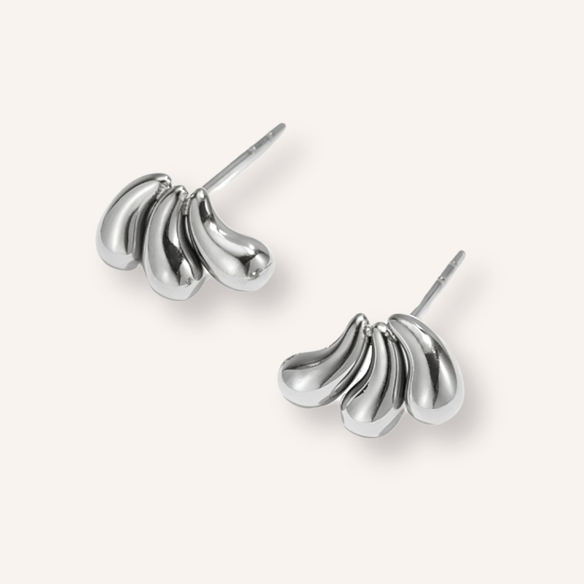 Cantuccio Oorbellen in zilver, zilverkleurige oorknopjes met onregelmatige vorm