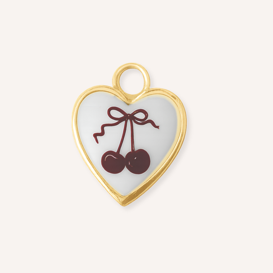 Ciliegina Charm, hartvormige witte emaille bedel met bordeauxrode kersen