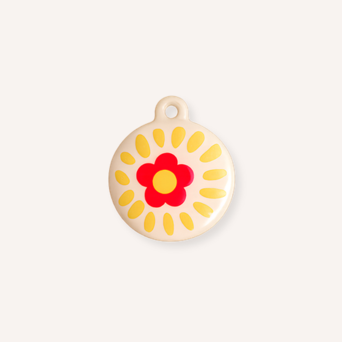 Fiorella Charm, ronde bedel met crème, rode en gele emaille bloemen