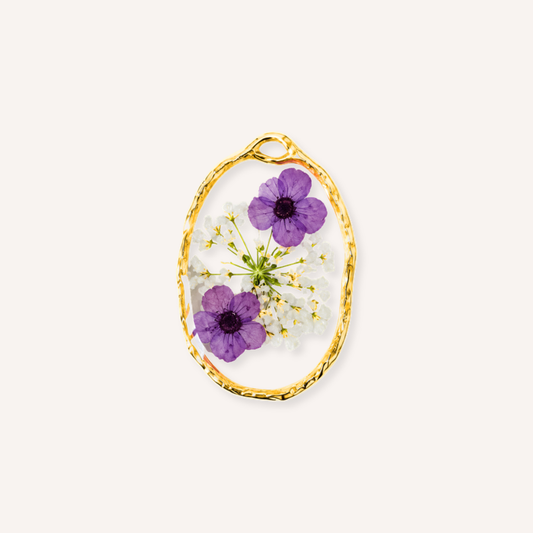 Lavanda Charm, ovale bedel met geperste lila bloemen