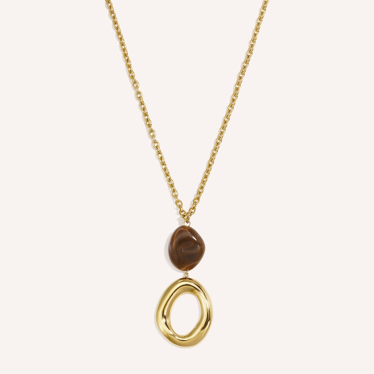 Lecce Ketting, korte goudkleurige ketting met bruine ronde hanger