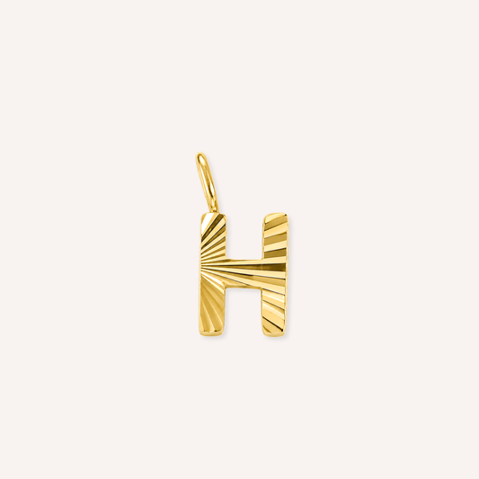 Letter H Raggiante Charm, goudkleurige letter H bedel met zonnestraalreliëf