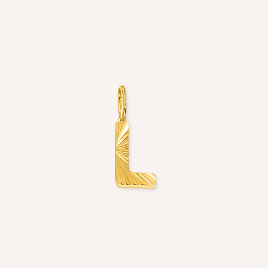 Letter L Raggiante Charm, goudkleurige letter L bedel met zonnestraalreliëf