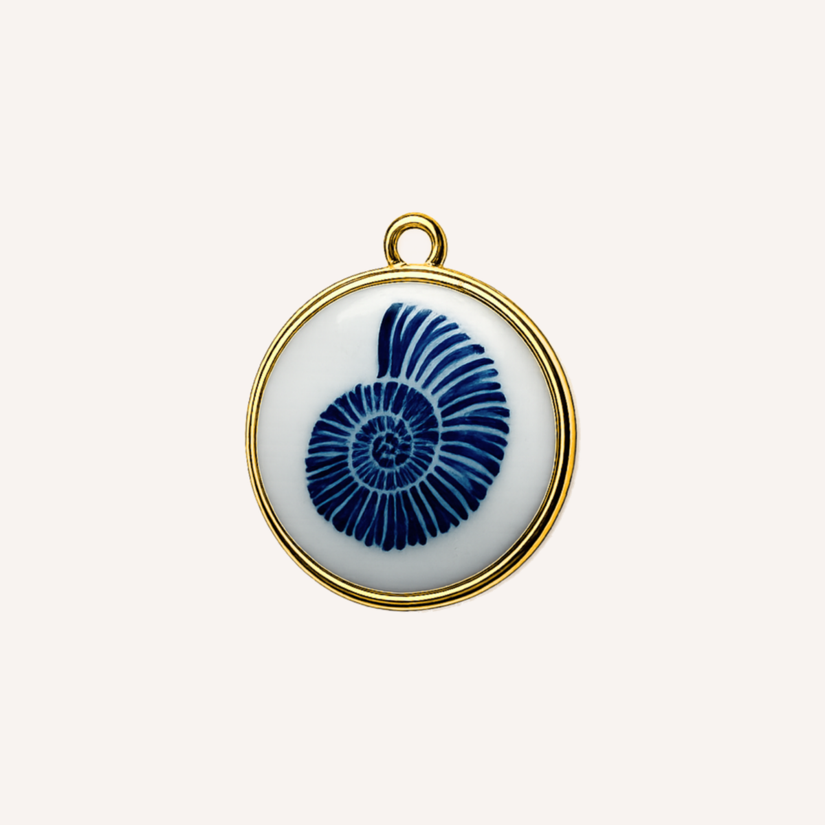 Nautilus Charm, bedel met blauwe nautilusschelp in emaille