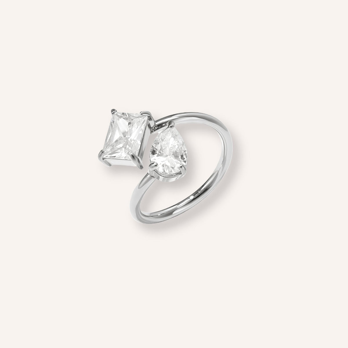 Opale Ring in zilver, open zilverkleurige ring met rechthoekige en druppelvormige zirkonia