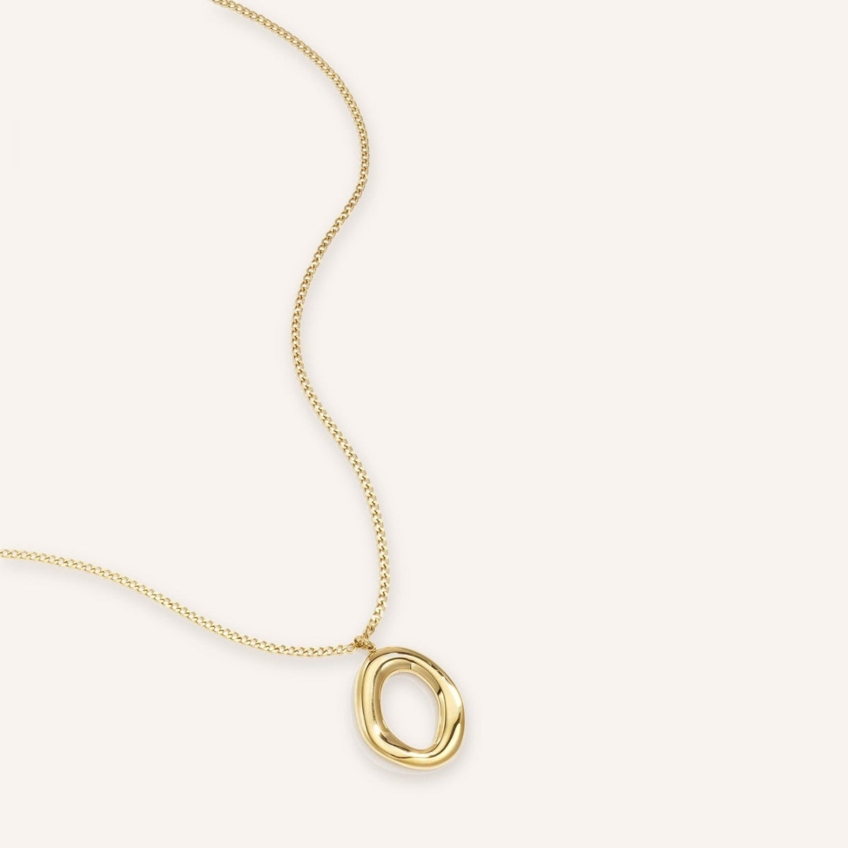 Ovalina Ketting, fijne goudkleurige ketting met organische ovale hanger