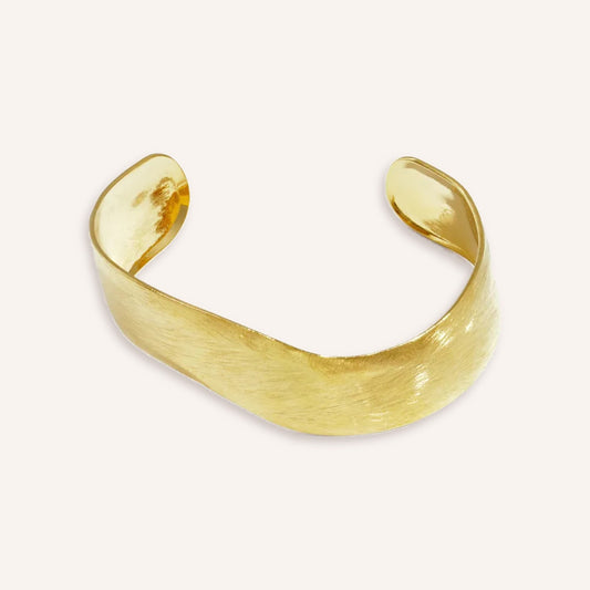 Scultura Armband, open goudkleurige cuff met organische vorm