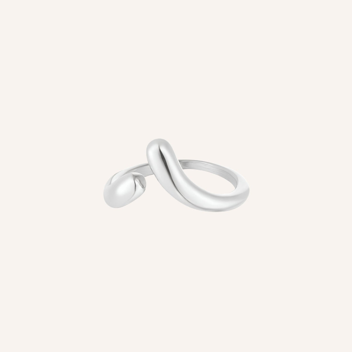 Serena Ring in zilver, strakke minimalistische zilverkleurige ring