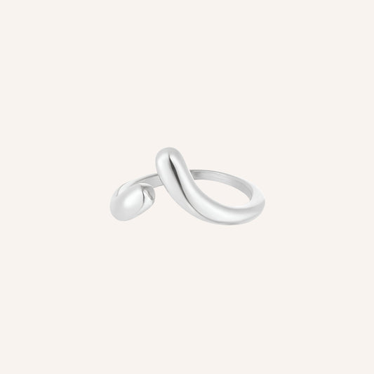 Serena Ring in zilver, strakke minimalistische zilverkleurige ring