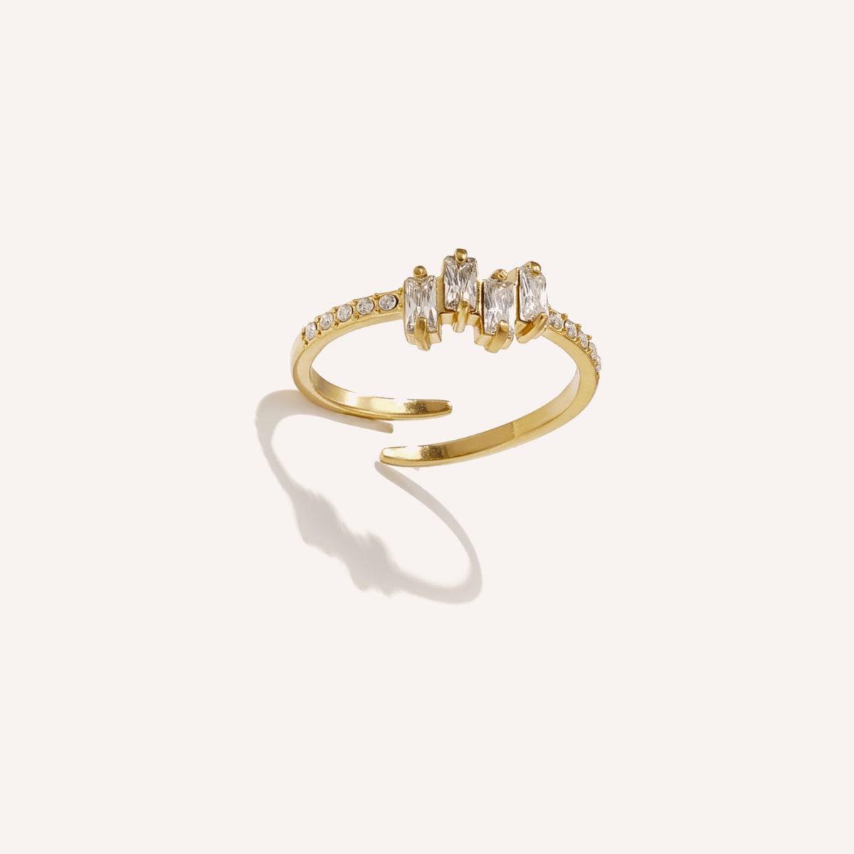 Splendore Ring, geometrische goudkleurige ring met strass-steentjes