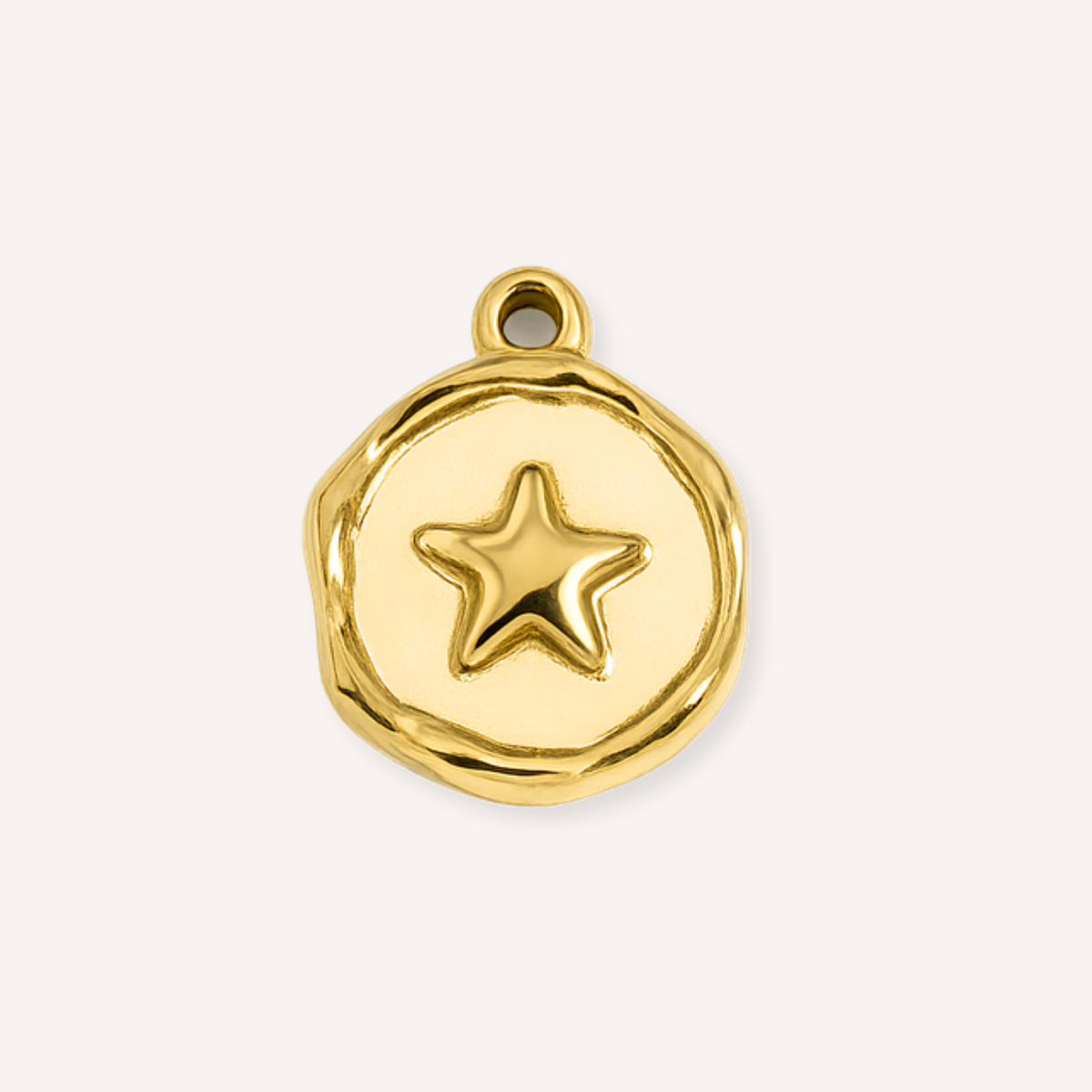 Stellina Charm, goudkleurig medaillon met ster in reliëf