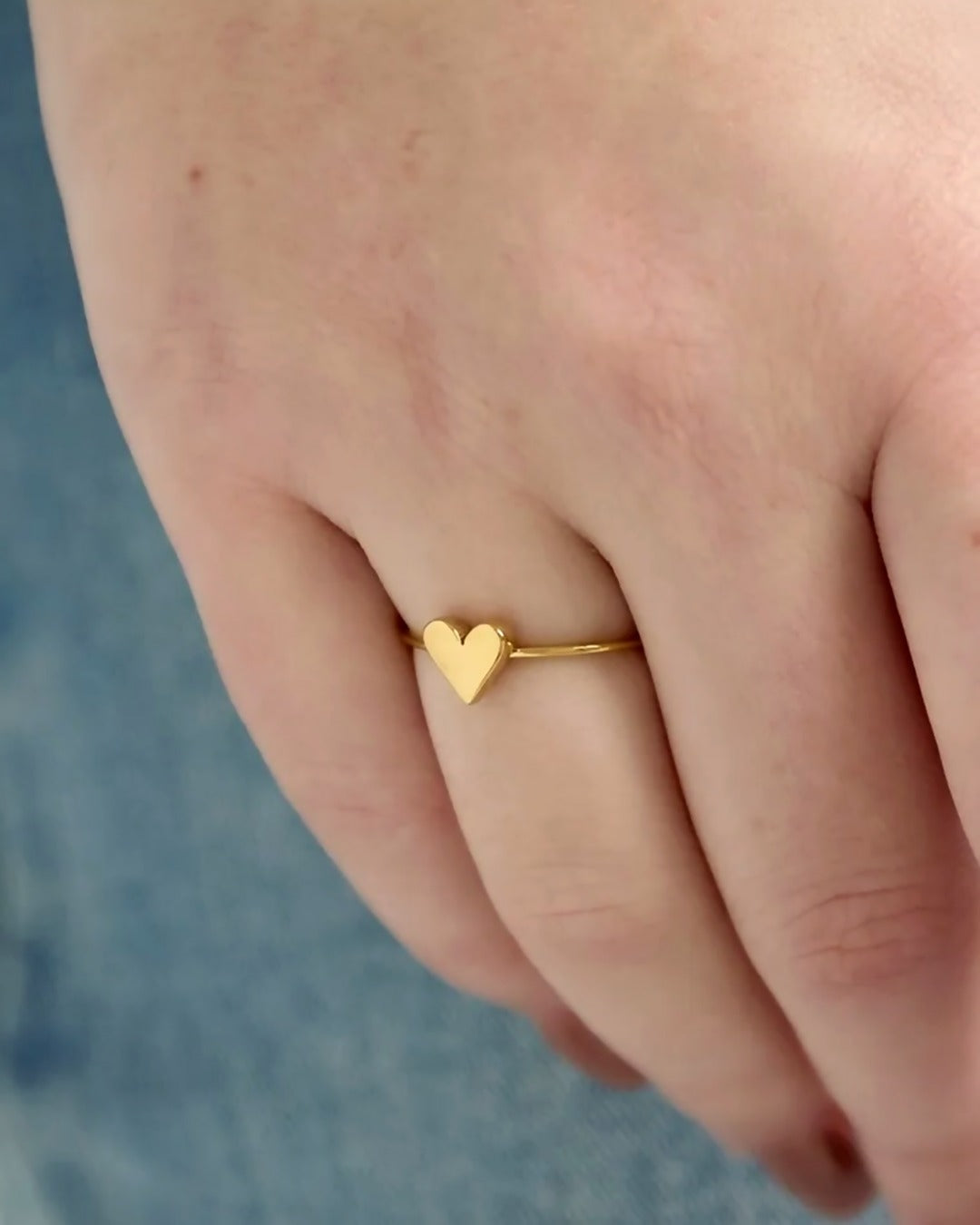 Cara Ring gedragen