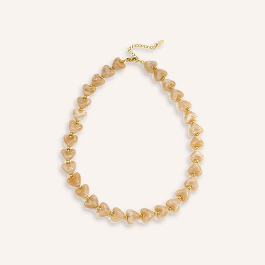 Tenerezza Ketting – Karamel, ketting met acryl hartjes in karamel