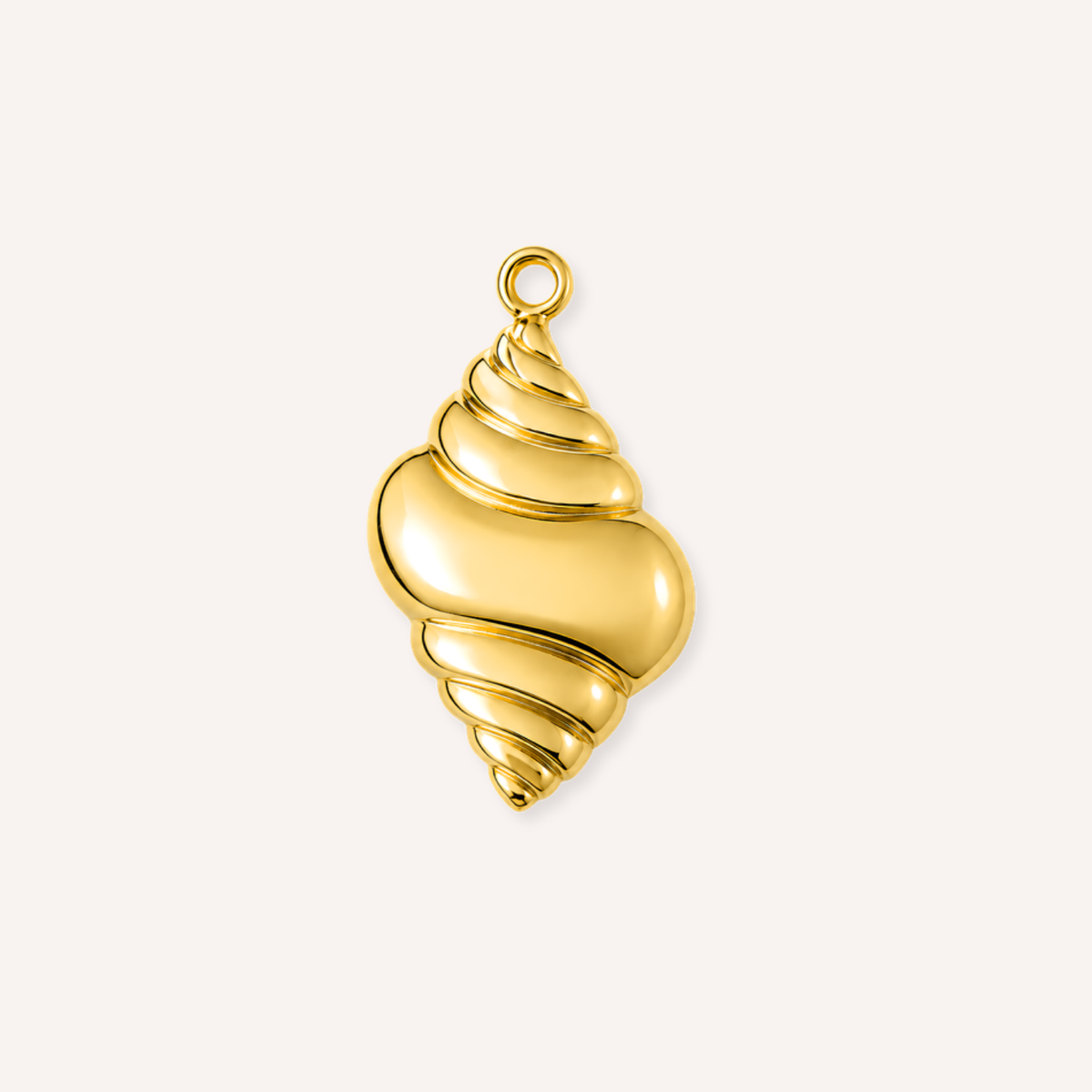 Tritone Charm, goudkleurige spiraalschelp bedel met ribbeldetails