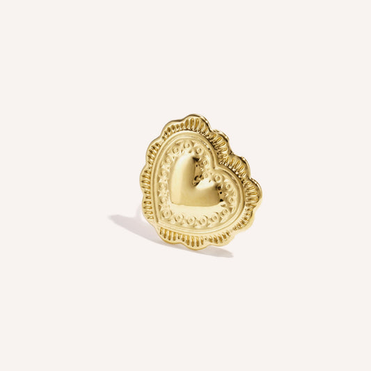 Valentina Ring, goudkleurige hartvormige ring met bloemblaadjes