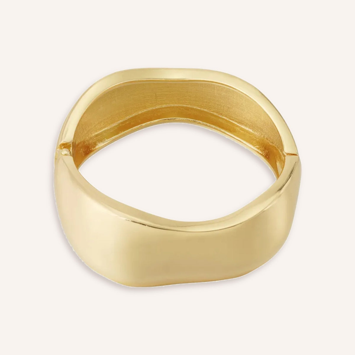 Vento Armband, brede organische goudkleurige bangle